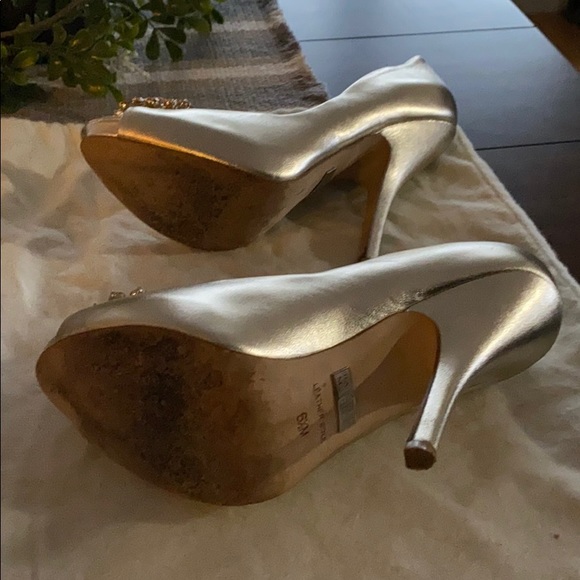 Badgley Mischka Heels - Picture 3 of 7